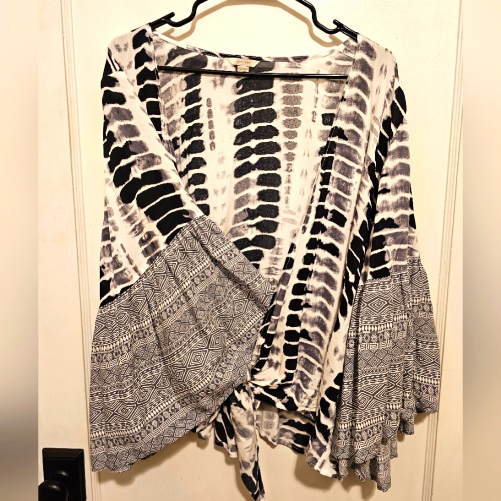 Super cute black and white 22/24 tie dye shirt